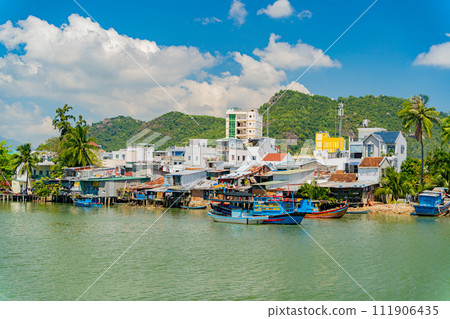 Fishing boats on the river. 111906435