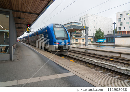 station, train station, electric train 111908088