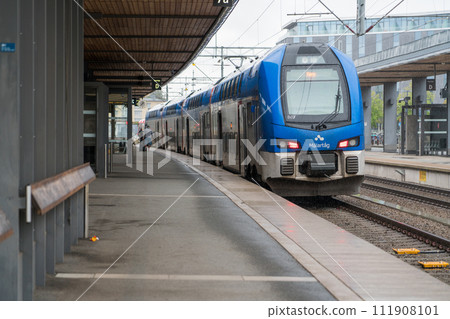 station, train station, electric train 111908101