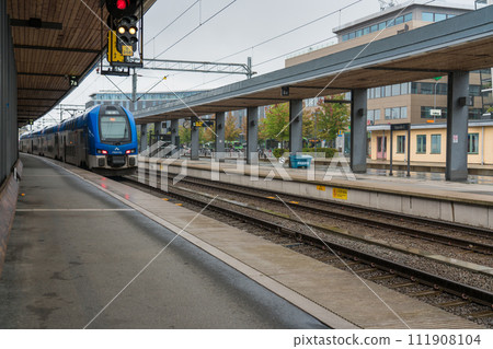 station, train station, electric train 111908104