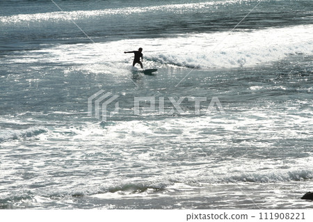 People enjoying surfing at Koigaura in Miyazaki People enjoying surfing at Koigaura in Miyazaki 111908221