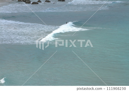 Scenery of Koigaura surf point with white waves running through it Scenery of Koigaura surf point with white waves running through it 111908230