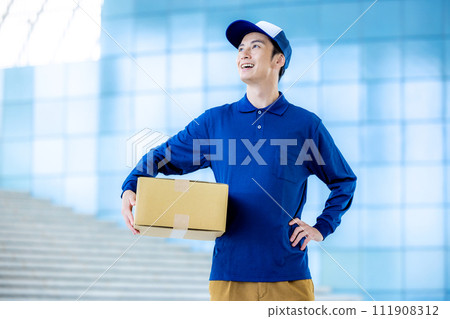 Home delivery male business 111908312