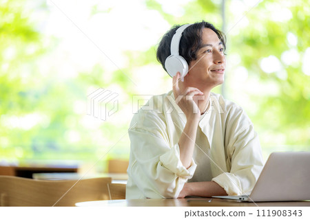 Men's headphones smartphone 111908343