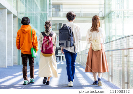 男女大學生 111908352