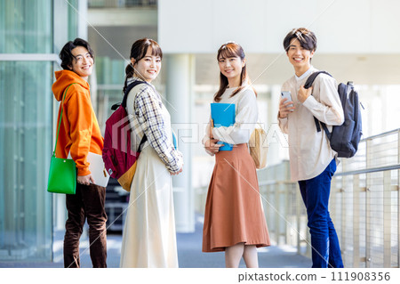 男女大學生 111908356