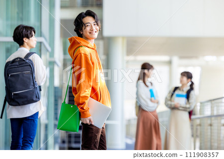 大學生 大學 111908357