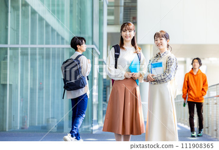 大學生 大學 111908365