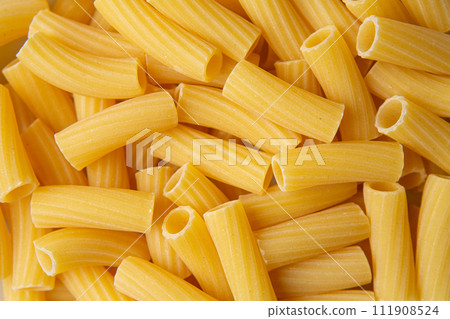 Tortiglioni Italian pasta very close view, background 111908524