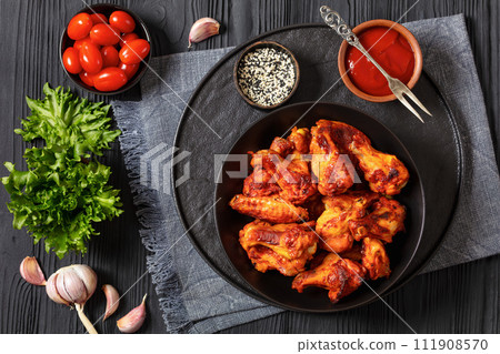 spicy crispy grilled chicken wings, top view 111908570