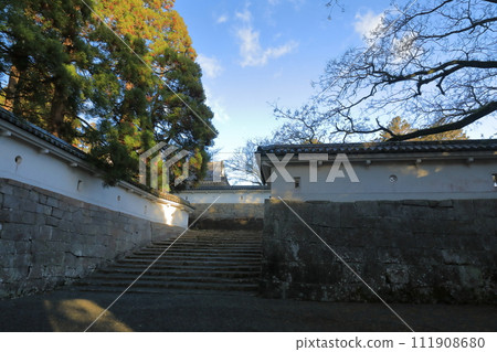 Scenery of stone steps and white walls at Obi Castle Ruins, Nichinan City 111908680