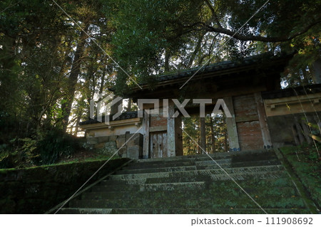 Mossy and desolate scenery at the back gate of Obi Castle ruins in Nichinan City 111908692