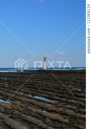 View of the lighthouse surrounded by Oni no Washing Rock in Aoshima, Miyazaki View of the lighthouse surrounded by Oni no Washing Rock in Aoshima, Miyazaki 111909114