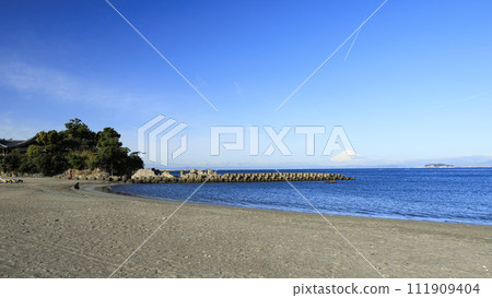 Morito Shrine seen from the Morito coast Morito Shrine seen from the Morito coast 111909404