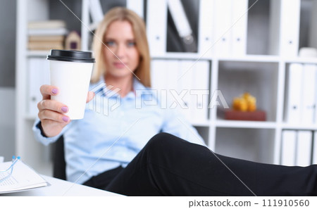 Smiling business woman drinking coffee 111910560