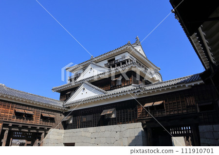 The main tower of Matsuyama Castle seen from the courtyard of the main stage through the reinforced iron gate (main tower inner castle tower) 111910701