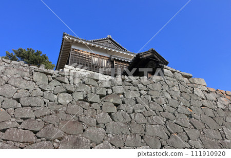 松山城的出都門西塔與友門 松山城的出都門西塔與友門 111910920