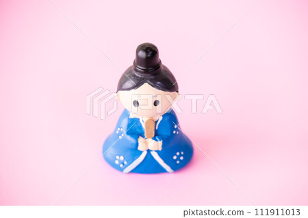 領主與女兒節的形象 領主與女兒節的形象 111911013