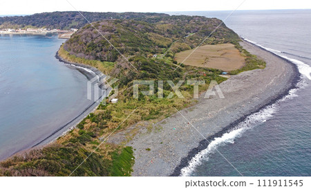 Nagaihama and Yurikoshihama seen from above the Hanamon Peninsula 111911545
