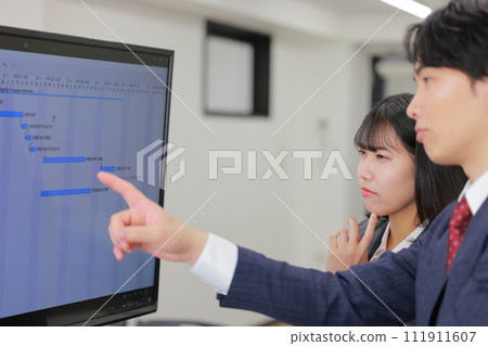 Business woman looking at the schedule and thinking_1 Business woman looking at the schedule and thinking_1 111911607