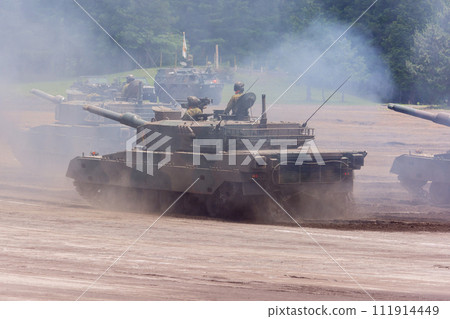 陸上自衛隊90式戰車行駛 111914449