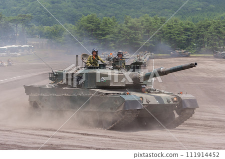 陸上自衛隊90式坦克閱兵 111914452