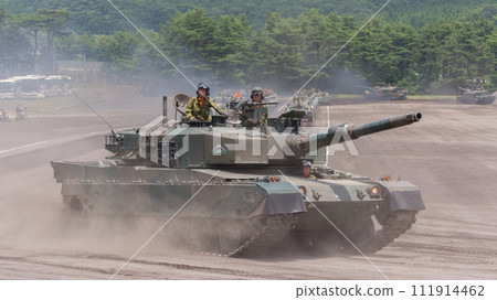 陸上自衛隊90式坦克閱兵 111914462