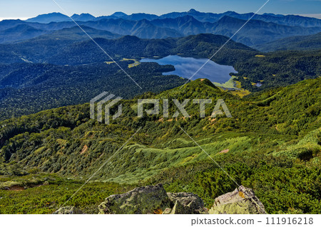 從螢石嶽和富士山看到的大瀨沼湖和日光山。 從螢石嶽和富士山看到的大瀨沼湖和日光山。 111916218