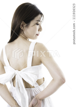 無袖女人的後視圖 111916323