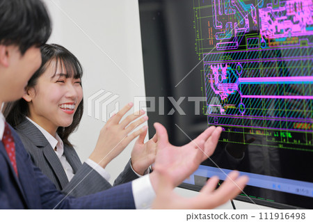 Engineers male and female having a meeting while looking at the CAD screen_2 111916498