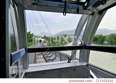 因斯布魯克纜車「Hungerburgbahn」穿越因河 111918102