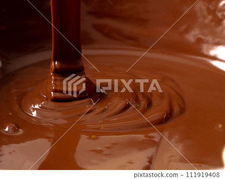 巧克力在熱水中融化 巧克力在熱水中融化 111919408