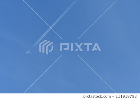 contrail clouds sky looking up winter white blue clear sky Boeing Airbus aircraft sky airplane passenger plane contrail clouds sky looking up winter white blue clear sky Boeing Airbus aircraft sky airplane passenger plane 111919788