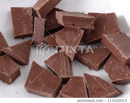 Chocolate broken chocolate Chocolate broken chocolate 111920013