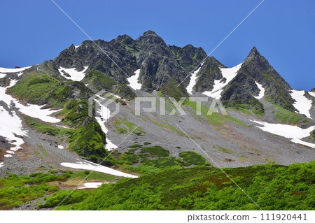 北阿爾卑斯山唐澤捲曲夏季風景 111920441