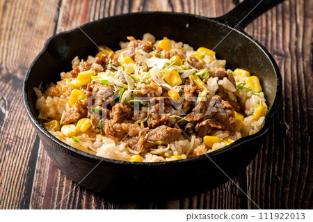 Camping meal: Pepper lunch-style garlic rice made in a skillet 111922013
