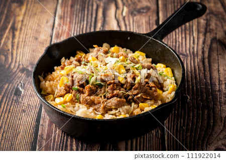 Camping meal: Pepper lunch-style garlic rice made in a skillet 111922014