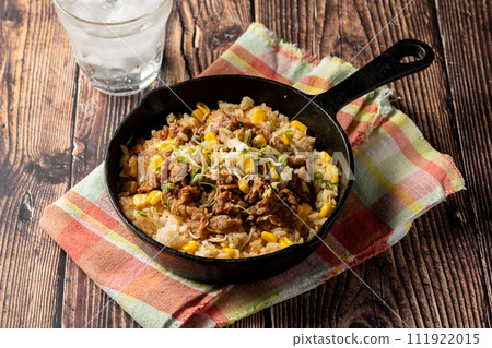 Camping meal: Pepper lunch-style garlic rice made in a skillet 111922015