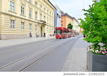 沿著瑪麗亞·特蕾莎街的因斯布魯克電車 111922223