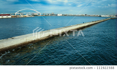Nishinomiya Caisson, a famous fishing spot in Hyogo Prefecture that can only be photographed with a drone 111922388