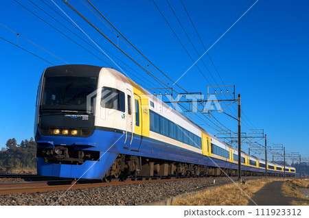 255 series running on the Sobu Main Line 255 series running on the Sobu Main Line 111923312