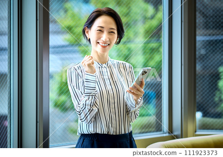 Middle business woman operating a smartphone 111923373
