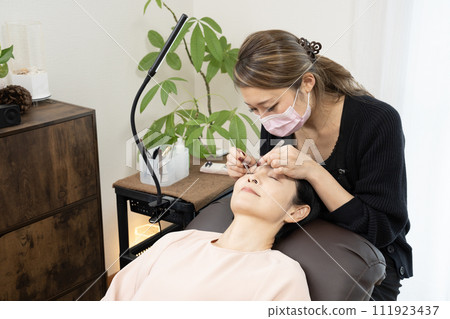 接睫毛的女人（攝影合作：Makanani） 111923437