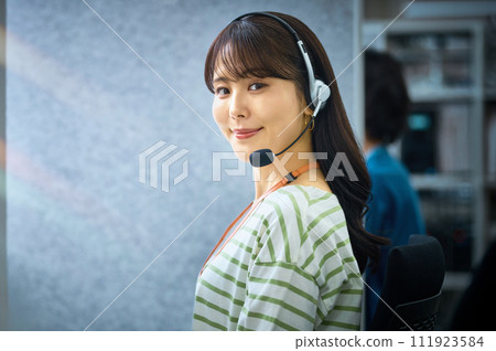 Plainclothes female operator working in the office 111923584