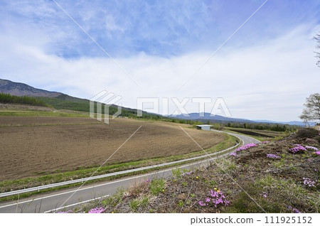 嬬戀村的農田和令人驚嘆的全景線/群馬縣嬬戀村 嬬戀村的農田和令人驚嘆的全景線/群馬縣嬬戀村 111925152