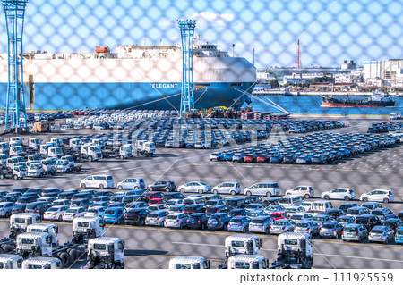 日本橫濱市容 日本經濟的魔咒...大黑碼頭排隊的汽車...後面的汽車運輸船“ELEGANT ACE” 日本橫濱市容 日本經濟的魔咒...大黑碼頭排隊的汽車...後面的汽車運輸船“ELEGANT ACE” 111925559