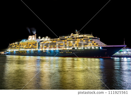 Luxury cruise ship calling at Yokohama's main pier 111925561