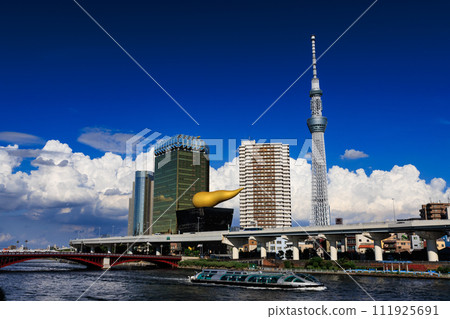 從隅田川和駒形橋眺望吾妻橋。東京須賀樹及水上巴士 111925691