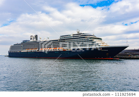 豪華遊輪停靠橫濱主碼頭 豪華遊輪停靠橫濱主碼頭 111925694