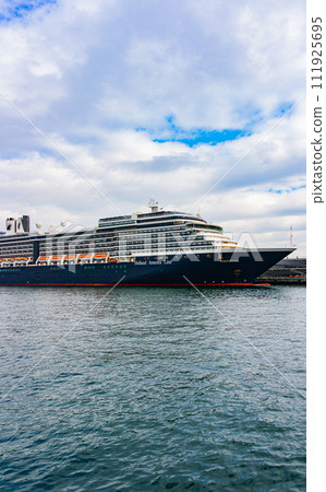 Luxury cruise ship calling at Yokohama's main pier 111925695